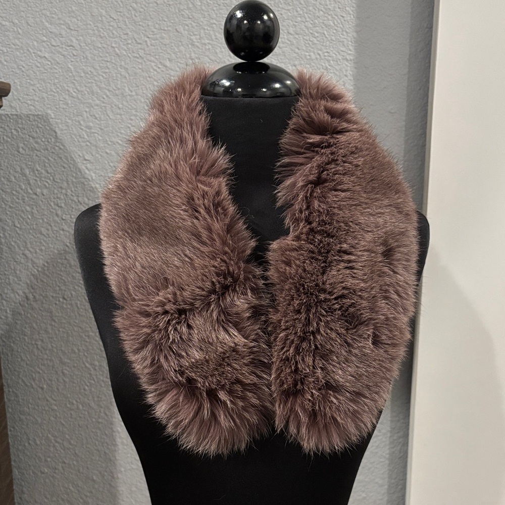 SAGA Furs Blue Fox Fur Stole / Scarf – Clips – Satin Lined